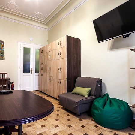 Leosphere Hostel Lviv Exteriör bild