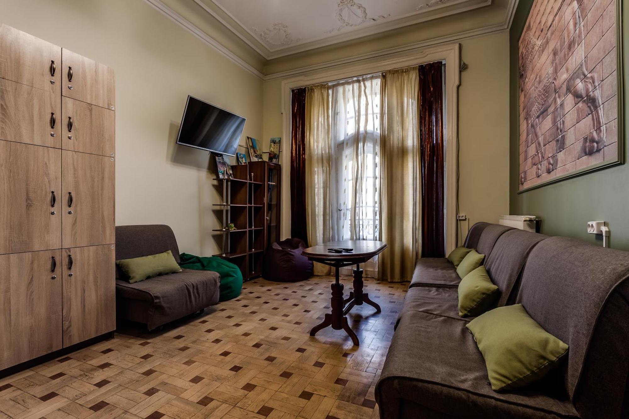 Leosphere Hostel Lviv Exteriör bild