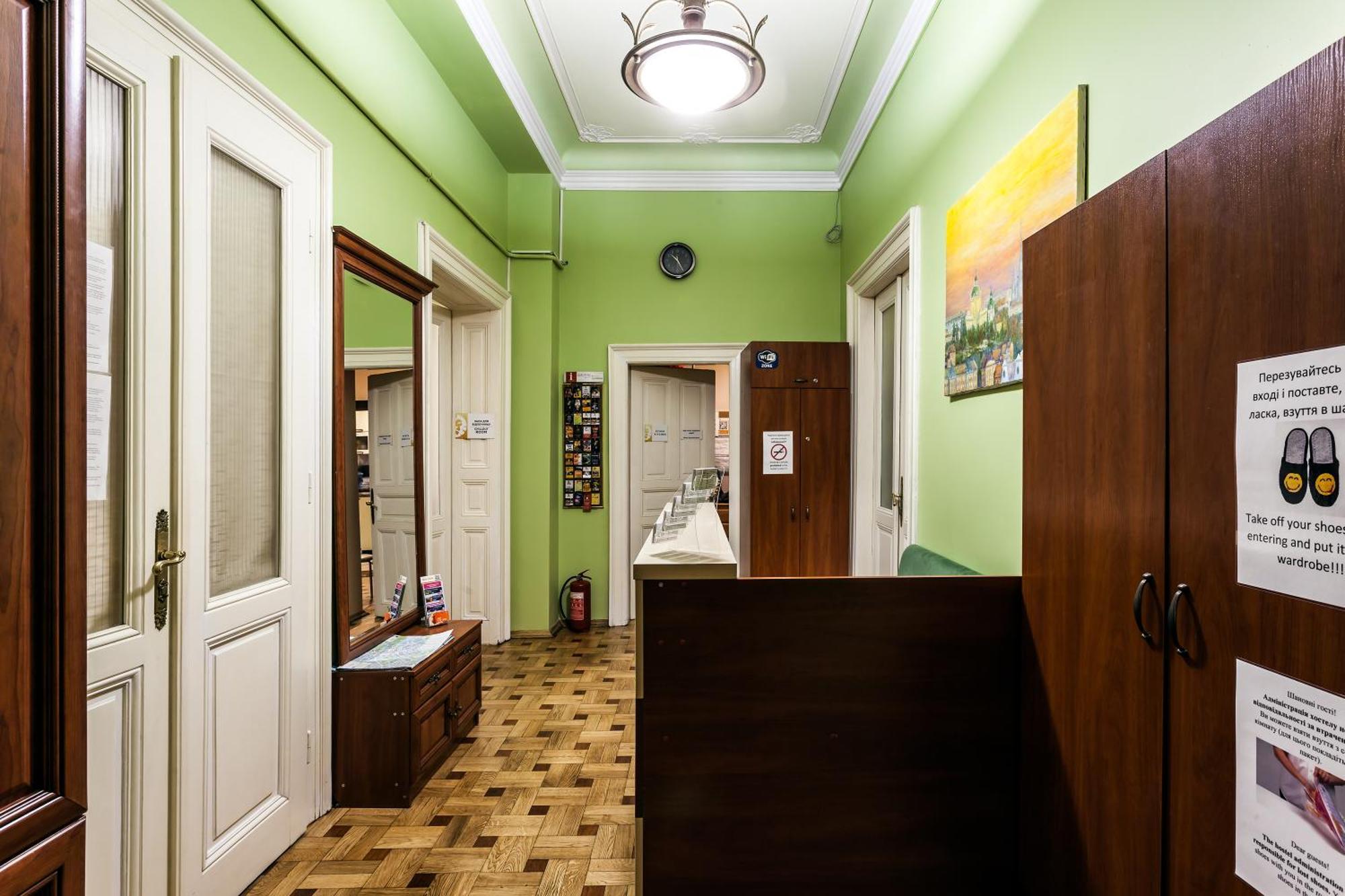 Leosphere Hostel Lviv Exteriör bild