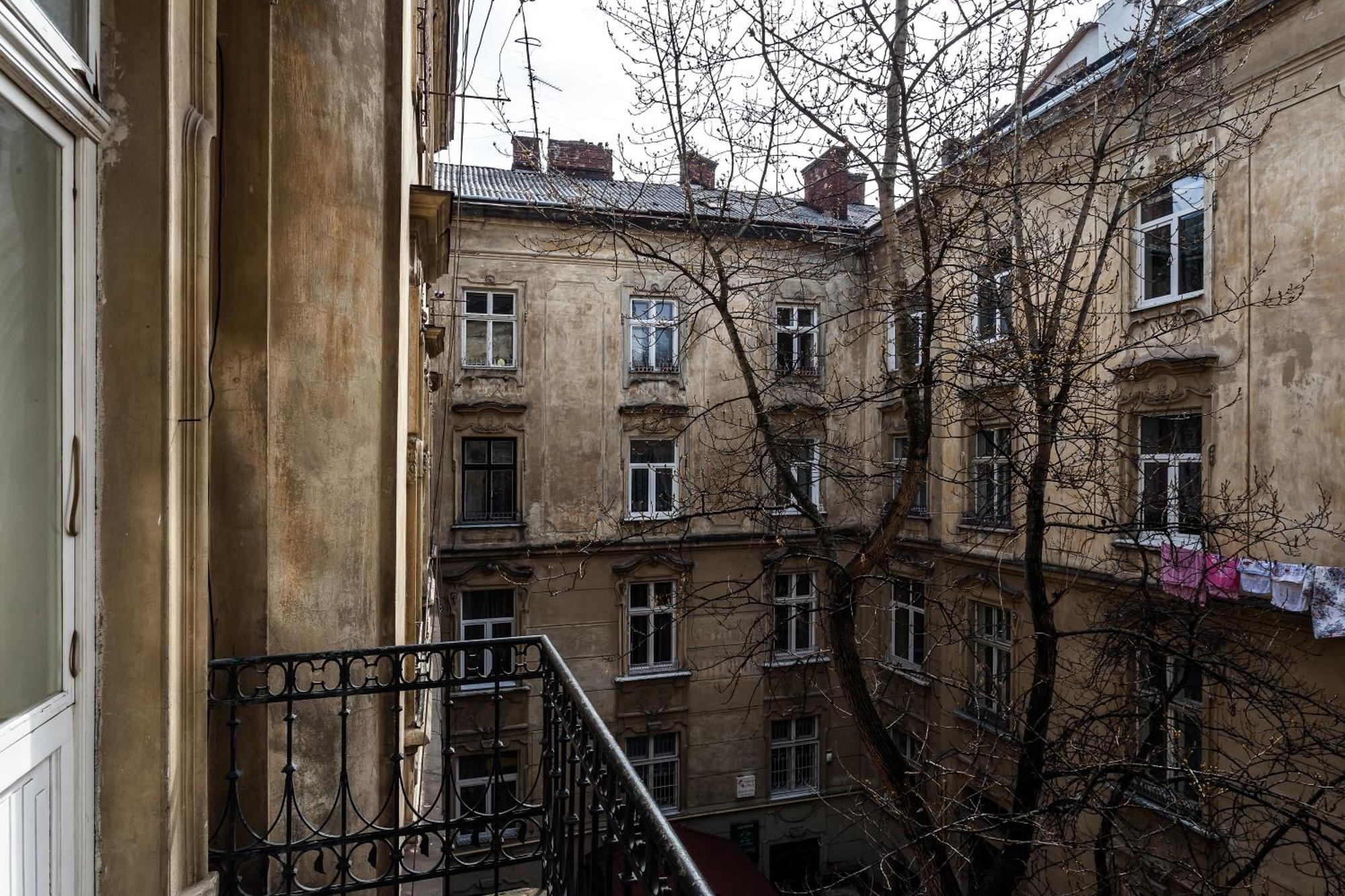 Leosphere Hostel Lviv Exteriör bild