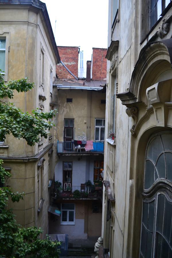 Leosphere Hostel Lviv Exteriör bild