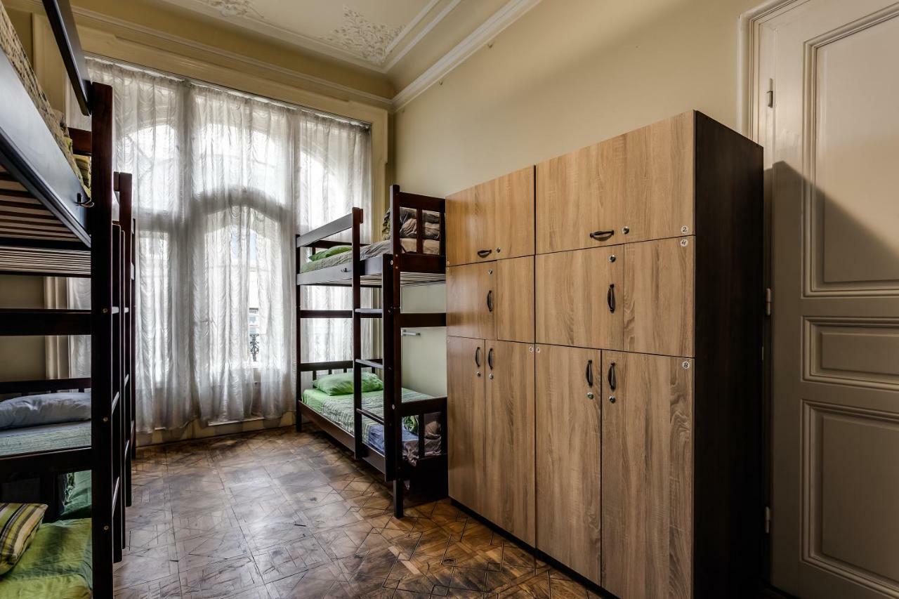 Leosphere Hostel Lviv Exteriör bild