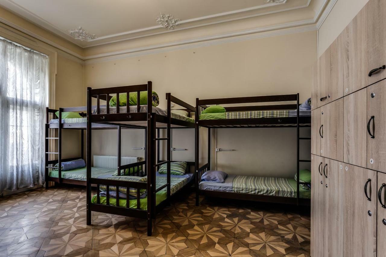 Leosphere Hostel Lviv Exteriör bild
