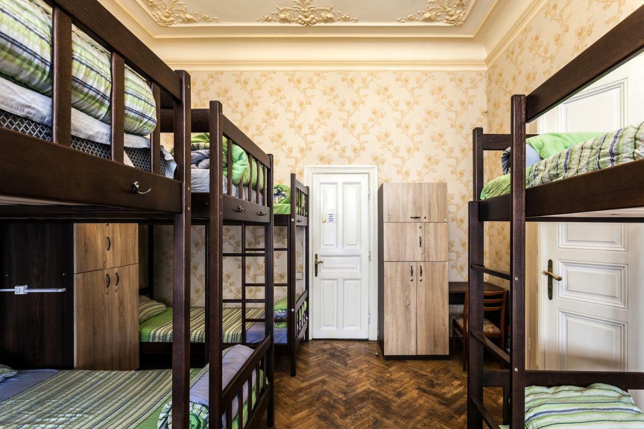 Leosphere Hostel Lviv Exteriör bild