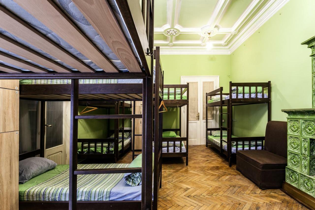 Leosphere Hostel Lviv Exteriör bild