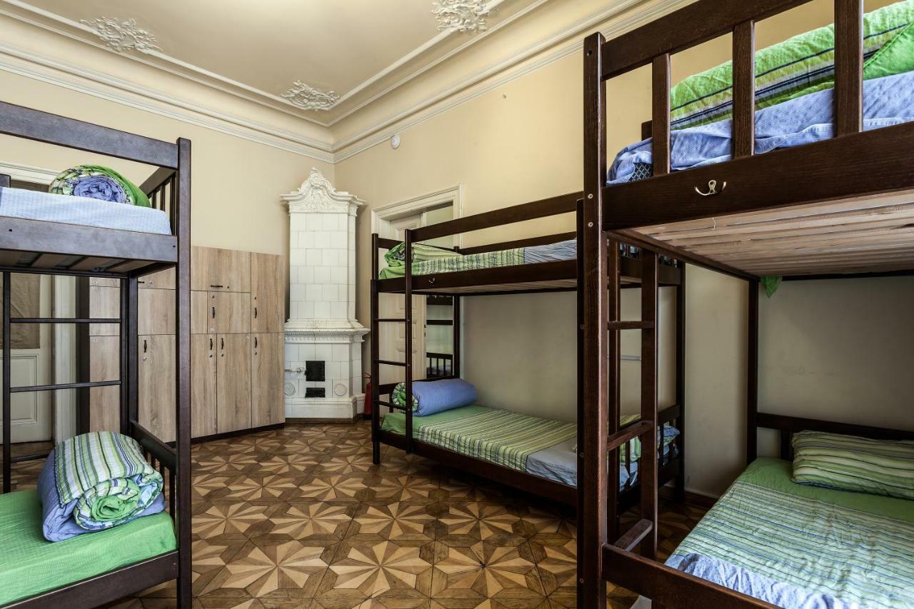 Leosphere Hostel Lviv Exteriör bild