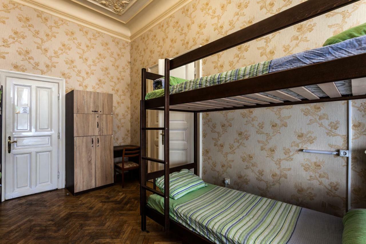 Leosphere Hostel Lviv Exteriör bild