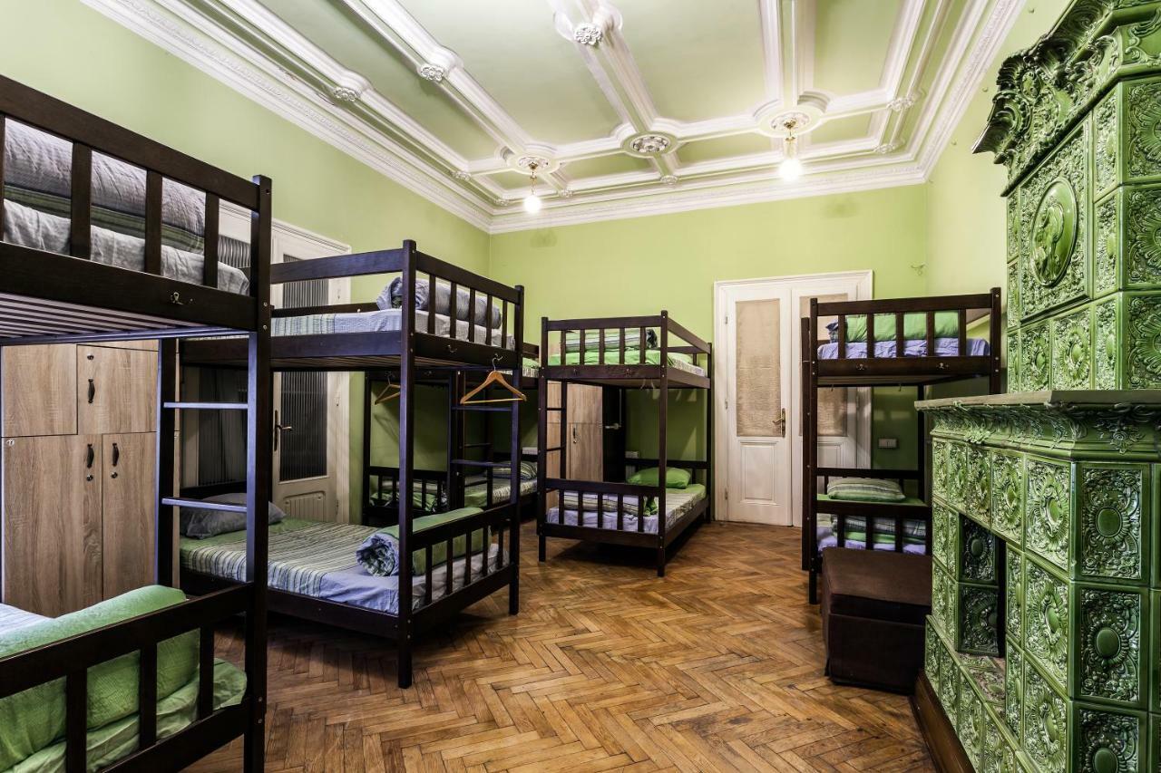Leosphere Hostel Lviv Exteriör bild