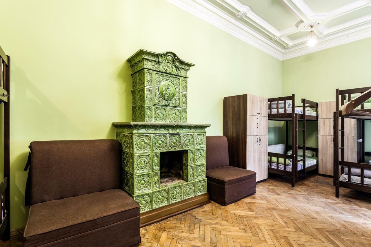 Leosphere Hostel Lviv Exteriör bild